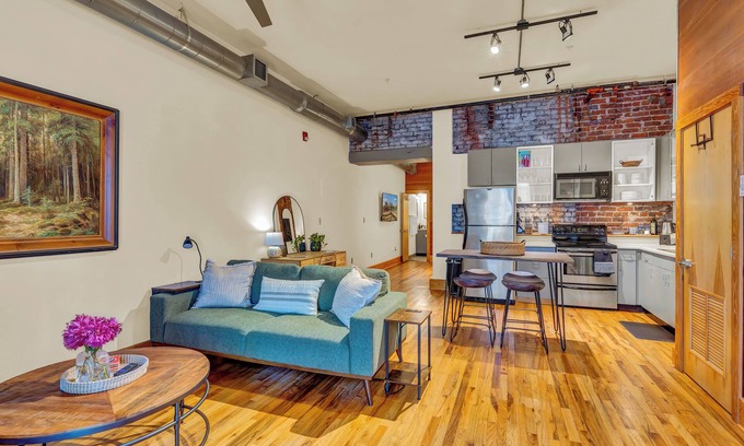 Old City Apartment | Downtown Zen Den, Comfort and convenience in downtown Knoxville