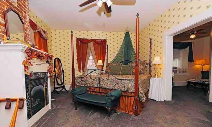Ste Genevieve Apartment | Dr. Hertich House was built in 1850 & is in the heart of historic Ste. Genevieve