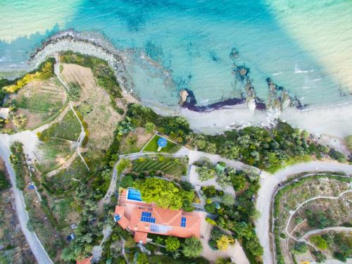 Agii Apostoli Apartment | Dr Spyrou seafront villa