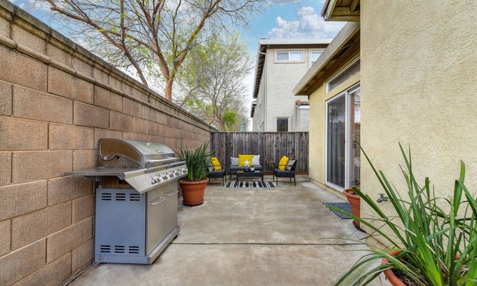North Natomas House | Dragon House Next to Downtown Old Town, Airport Sleep Train Arena Parks Hospital