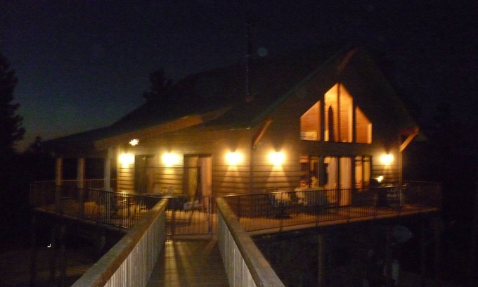 Benchmark Cabin | Dragon's Lair Large Deck and Mountaintop View.