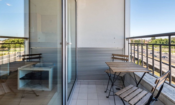 Campanha Apartment | Dragon Stadium Studio w/Balcony by LovelyStay
