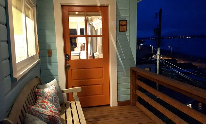 North Admiral House | Dragonfly Beach House: Walk The Beach Or Soak Under The Stars In The Hot Tub!