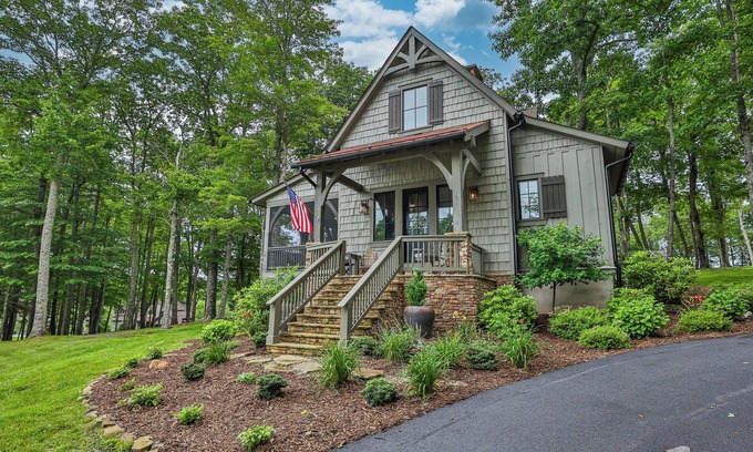 Glenville House | Dragonfly Cottage: Dog Friendly, Enclosed Yard Area, Community Perks