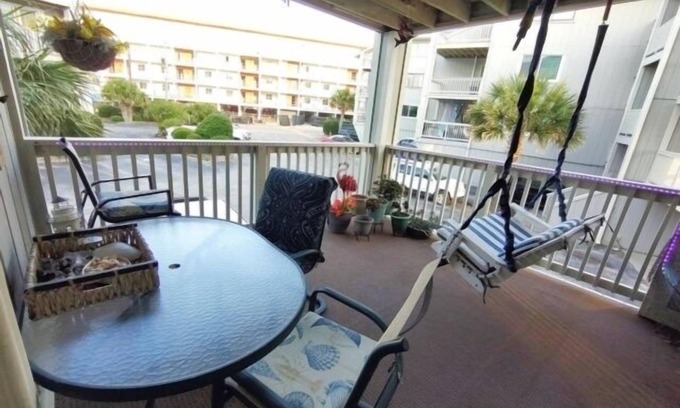 North Carolina Coast Villa | Dragonfly Daze (1-Bedroom Villa) by RedAwning