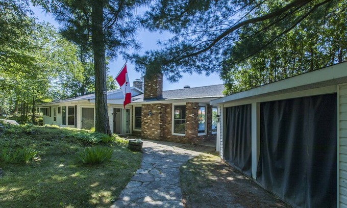 Rideau Lakes House | Dragonfly Lake House