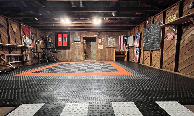Robbinsville House | Dragons Lair - motorcycle friendly, all paved roads, lockable garage, no incline