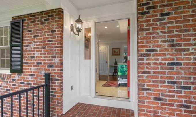 Dunn Loring House | DREAM 10+HOME!