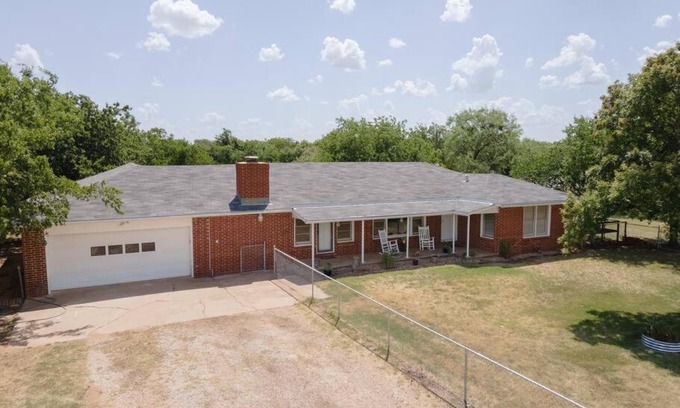 Clay House | Dream Acres Farm - 3 Bedrooms Kings/Queen/ Near Base
