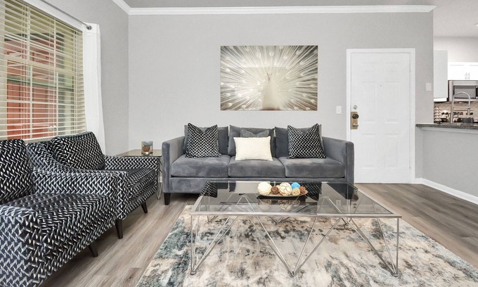 Central Southwest House | Dream Away 2 Bedroom 1 Bath Sleeps 6 Near NRG & Dwtwn Gym Pool