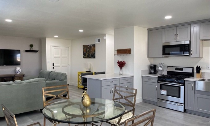 Huntington Beach House | Dream Beach Getaway! Mins to Disneyland · OC!