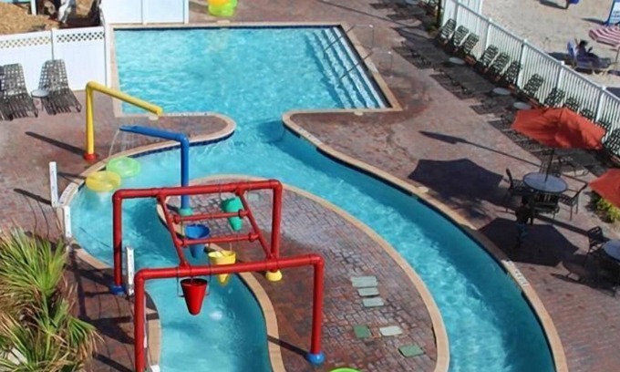 Bostroms Resort | Dream Beach Vacation! 4 Great Units w/Kitchen, Beachfront, Near The Casements