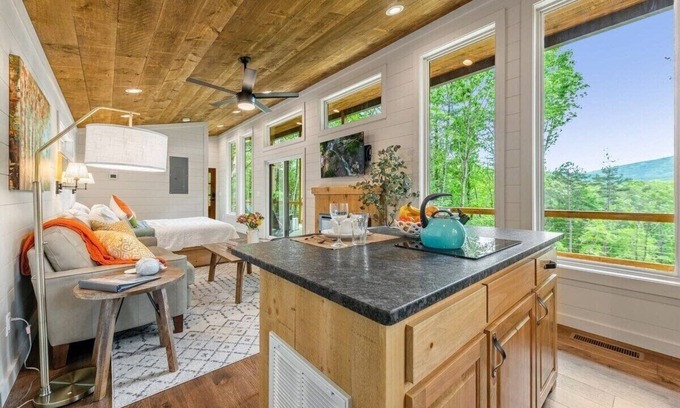 Mineral Bluff Cabin | Dream Big in this new Tiny Home! Hot tub, firepit