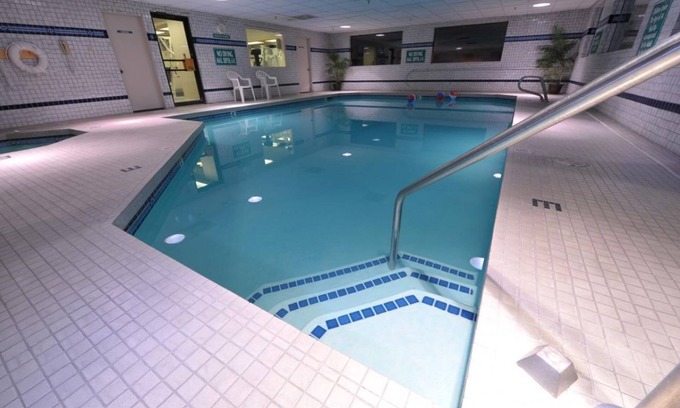 Nampa Hotel | Dream Family Vacation! 2 Comfortable Units, Indoor Pool, Near Taco Bell Arena!