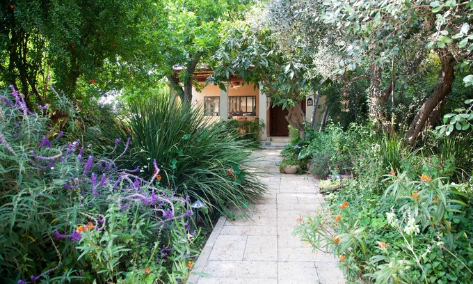 Hod HaSharon House | Dream home away from home .15 min from beach and Tel Aviv. Close to everything