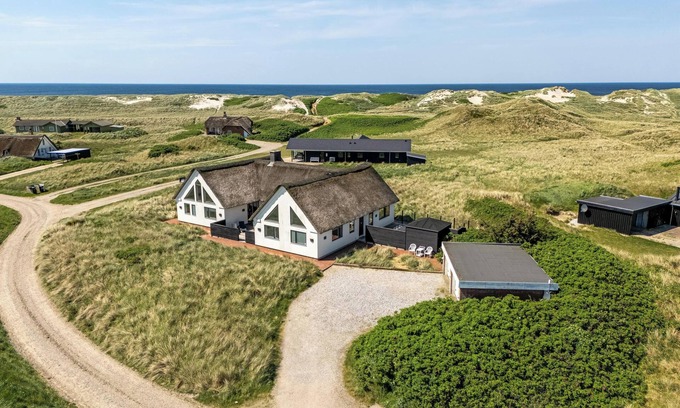 Kryle House | Dream house with pool, whirlpool and activity room.