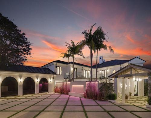 Central Malibu Villa | Dream Malibu Getaway!