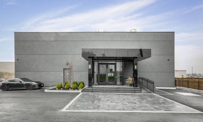 Northeast Mississauga House | Dream Suites Boutique Hotel - Private room in Mississauga