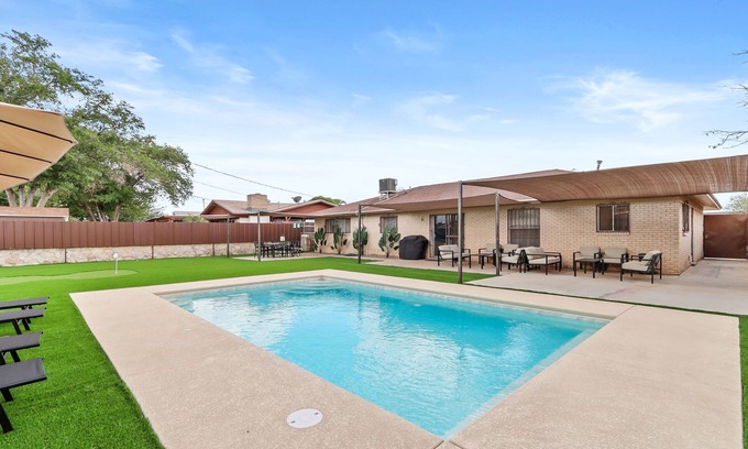 Biggs Field House | Dream Vacation Airport 10 Guest Fort Bliss Pool