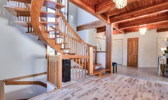 Bellefeuille Villa | Dream Vacation Home in Saint-Jerome