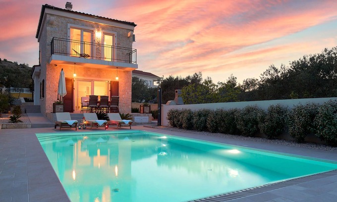 Murter House | Dream vacation on the island of Muter ? Discover this house and fantastic environments.