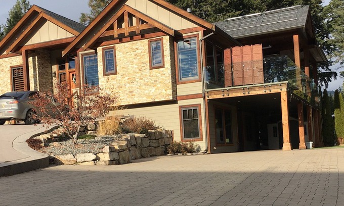 Central Okanagan House | Dream Valley Retreat