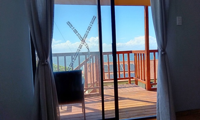 Bluff Cabin | Dream View Cabin 3 minutes to Anstey's beach sleeps 4-6 guests. Pet-unfriendly.