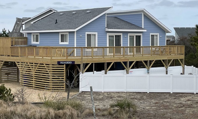 Duck Cottage | Dreamcatcher in Duck*Pool*Hot Tub*Beach Block