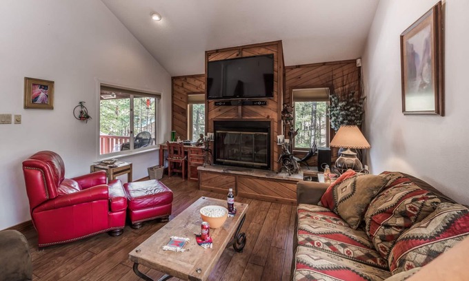 Ruidoso Cabin | DreamCatcher | Pet Friendly + Fenced Yard