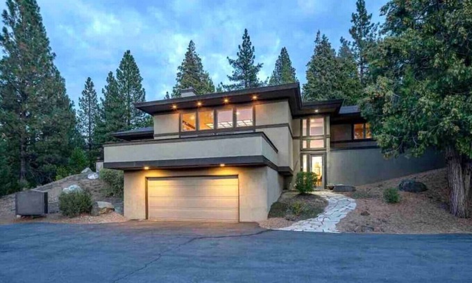 Gold Mountain House | Dreammaker Retreat Family Golf Luxury Nakoma Gameroom Tesla