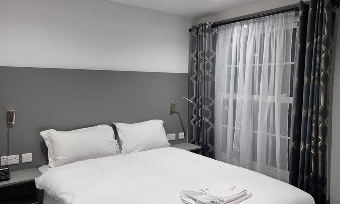 Barking Hotel | Dreams Hotel - Park View