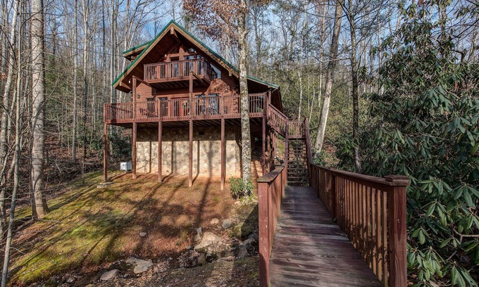 Pittman Center Cabin | Dreams & Streams | Pet Friendly, Wraparound Deck