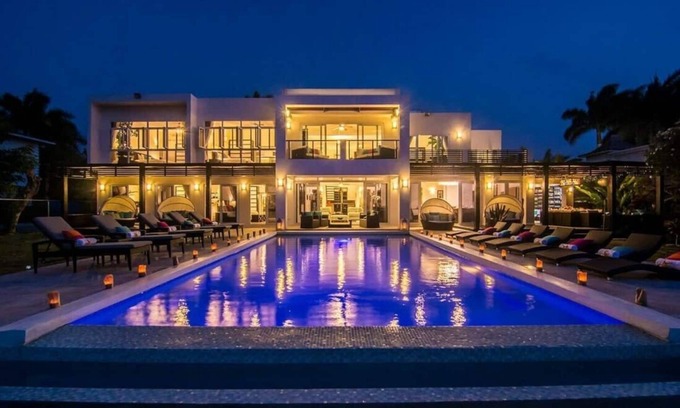 Montego Bay Villa | Dreamtime 6-Beachfront, Butler, Chef, Driver, Modern