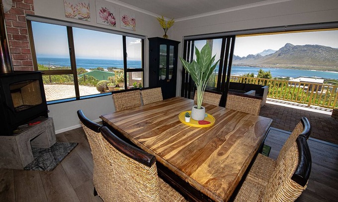 Pringle Bay Cabin | Dreamview Family Suite @ The Butterfly Villa : Spectacular views in Pringle Bay