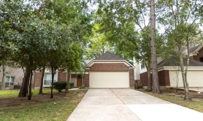 Grogan's Mill House | Dreamy 3 Bedroom House in the Woodlands