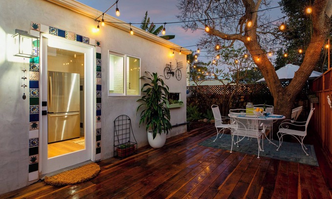 East Mesa House | Dreamy Beach Cottage with Jacuzzi and Sauna~ Walk to the Beach & Park