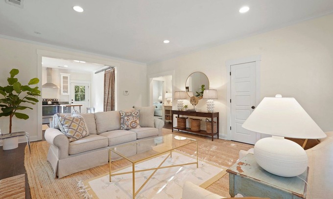 Isle of Hope Historic District House | Dreamy Coastal Chic Isle of Hope Bungalow By Lucky Savannah