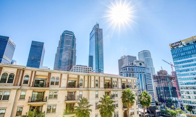 City West Apartment | Dreamy Downtown 1BR w/Pool, Gym & W/D near Staples Center, by Blueground