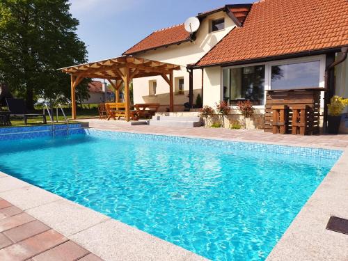 Pregrada House | Dreamy Hill - Holiday House with a private pool and jacuzzi
