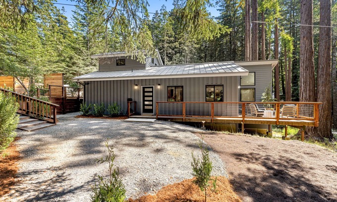 Gualala House | Dreamy home with expansive patio & alfresco dining, private hot tub, yard & W/D