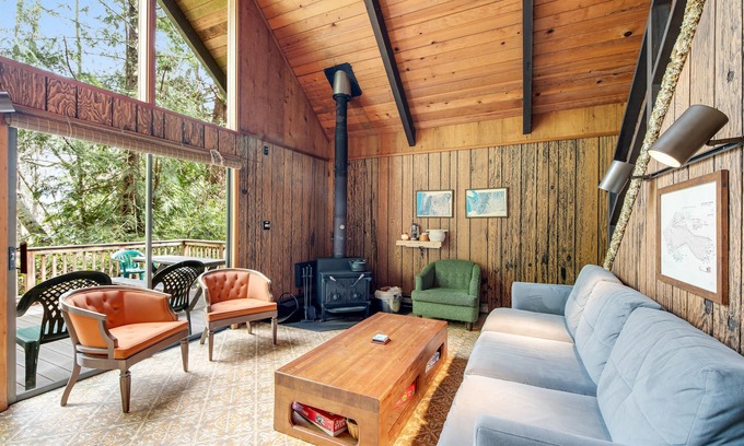 Burley Cabin | Dreamy Island Cabin W/Lofted Layout, Wood Stove, Shared Pool & More - 1 Dog OK