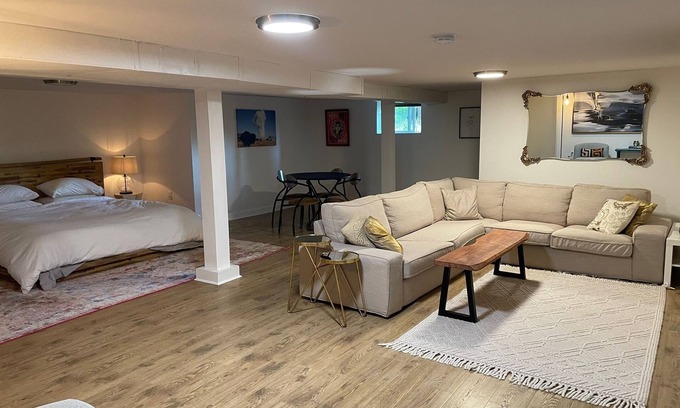 Kerns Apartment | Dreamy Laurelhurst Neighborhood Basement Apartment Extremely Walkable
