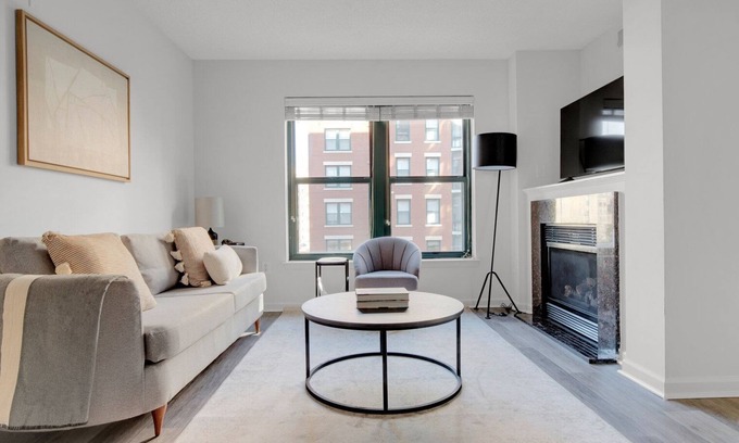 Logan Circle Apartment | Dreamy Logan Circle 2BR w/Gym, W/D & Pool, walk to bars by Blueground
