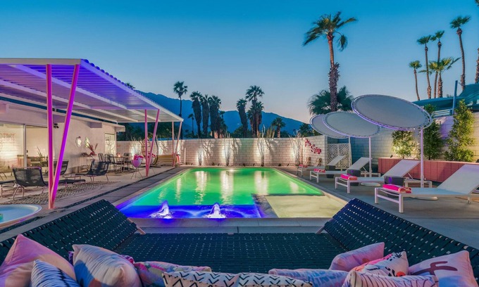 Racquet Club Estates House | Dreamy Mid Century Modern House with Saltwater Pool & Resort Style Backyard
