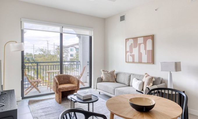 Miramar Apartment | Dreamy Miramar 2BR w/ Gym, Pool & W/D, nr WF, by Blueground