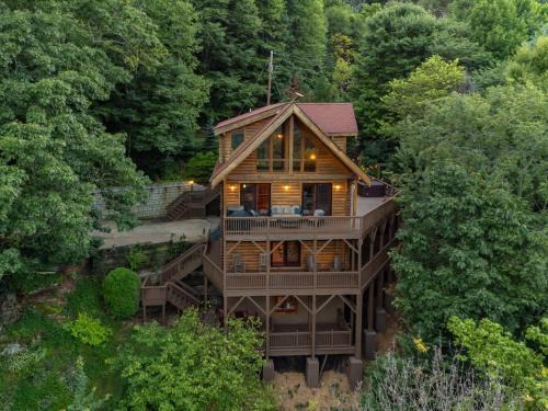 Waynesville House | Dreamy Mountain Getaway~Hot Tub~Old Oak Lodge