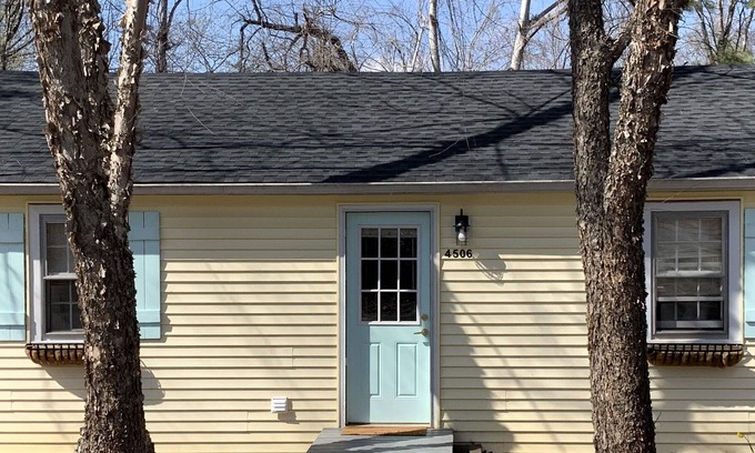 Batesville House | Dreamy Mountain cottage next to RT 151 & UVA.