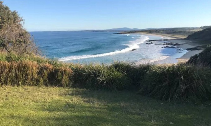 Mystery Bay Cottage | Dreamy Mystery Bay. Escape to the serene beauty of Mystery Bay.