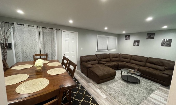 North Bergen House | Dreamy & Newly Renovated. Close to Metlife & NYC !