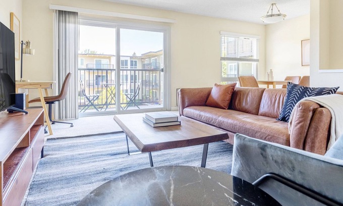 Palo Alto Apartment | Dreamy Palo Alto 1BR w/ Gym, Pool, 3 min drive to Stanford, by Blueground